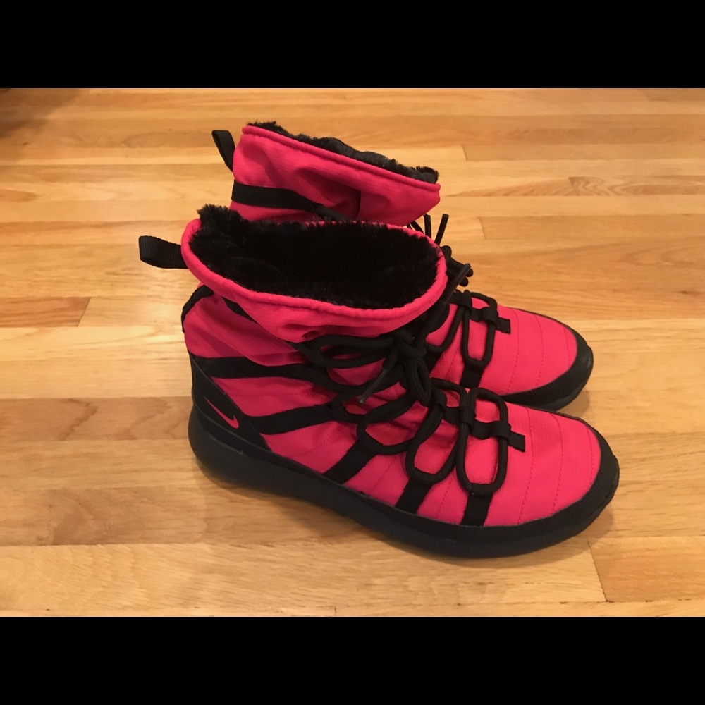 NEW KIDS NIKE ROSHE ONE HI (GS) BOOTS